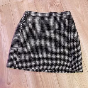 Hollister Black and White Mini Skirt